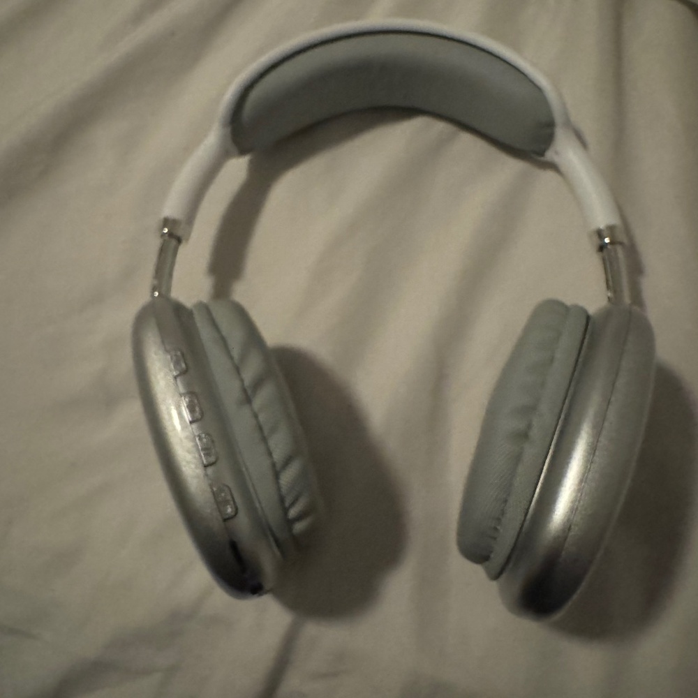 Silver Bluetooth Head Phones Siver